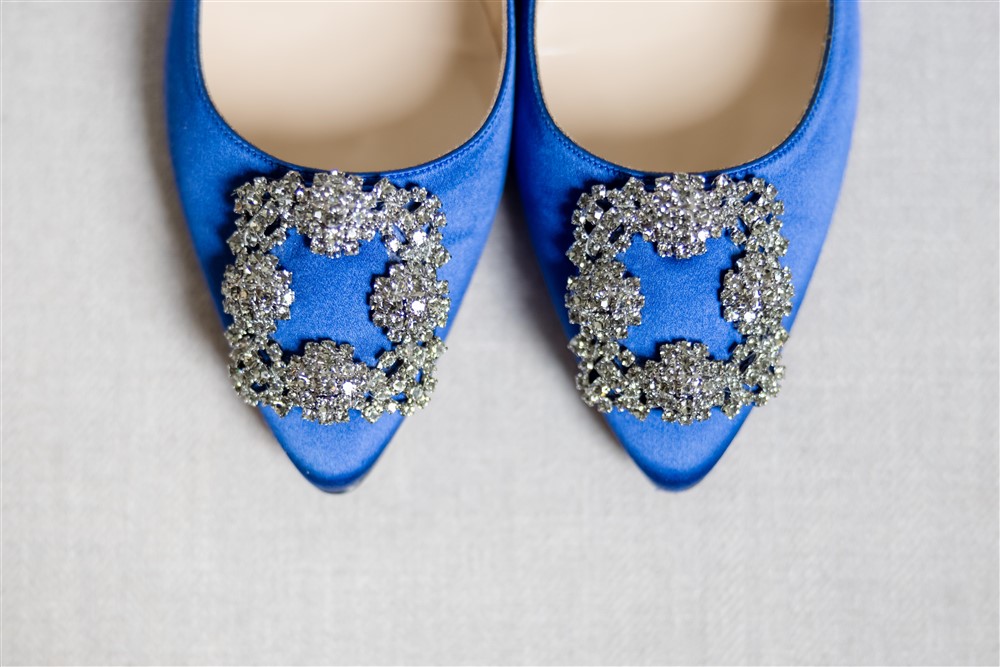Manolo Blahnik classic Sex and the city blue wedding shoes. Photo by Vanessa Joy Photography.