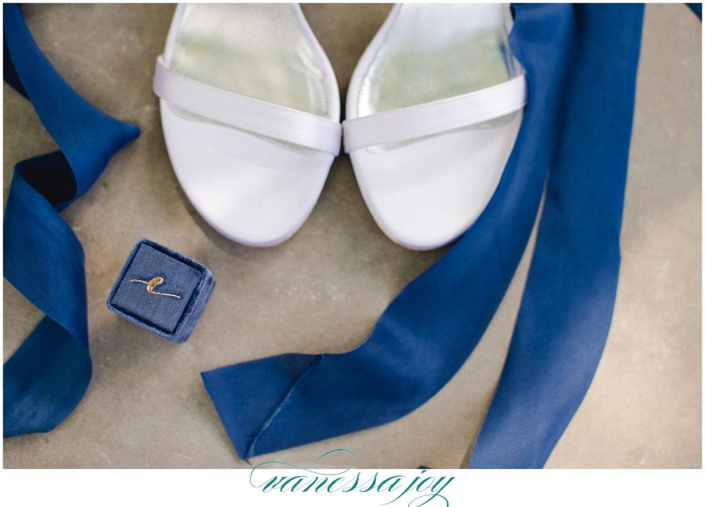 deep blue wedding colors