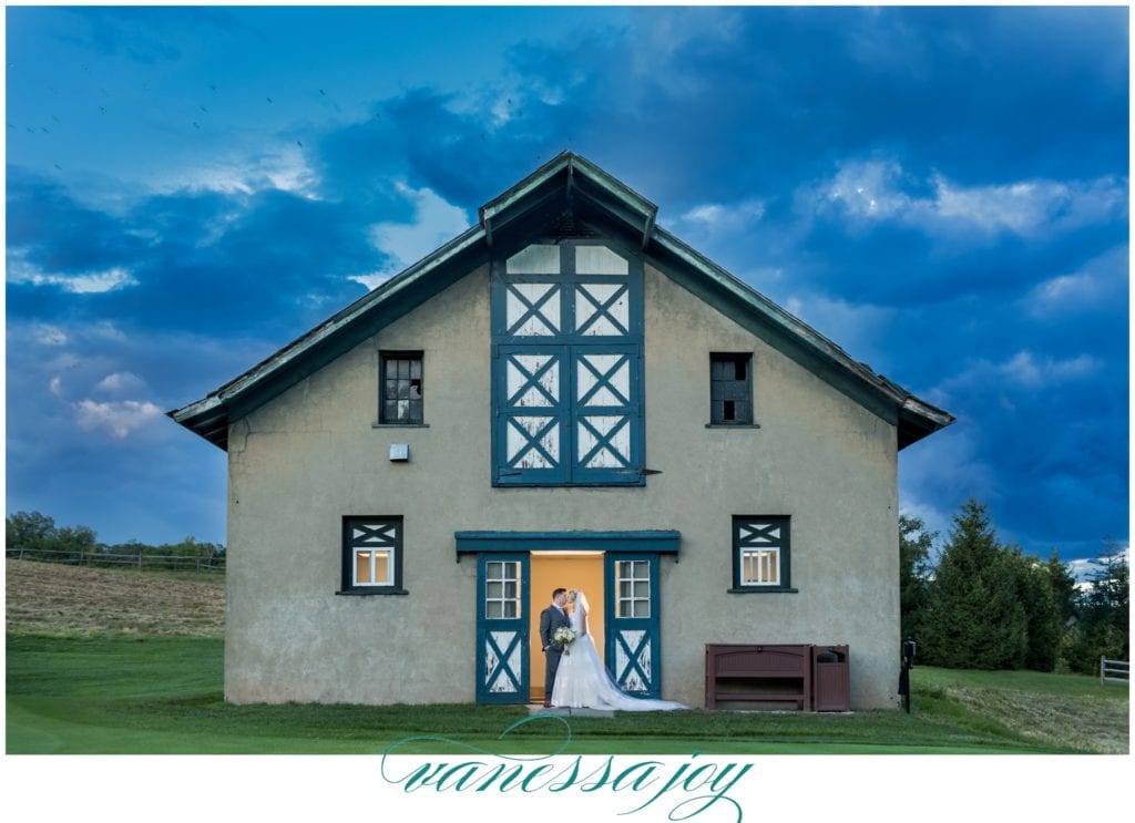 luxury barn wedding, luxury wedding details, family farm