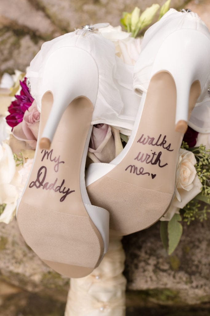 how to memorialize your father on your wedding day