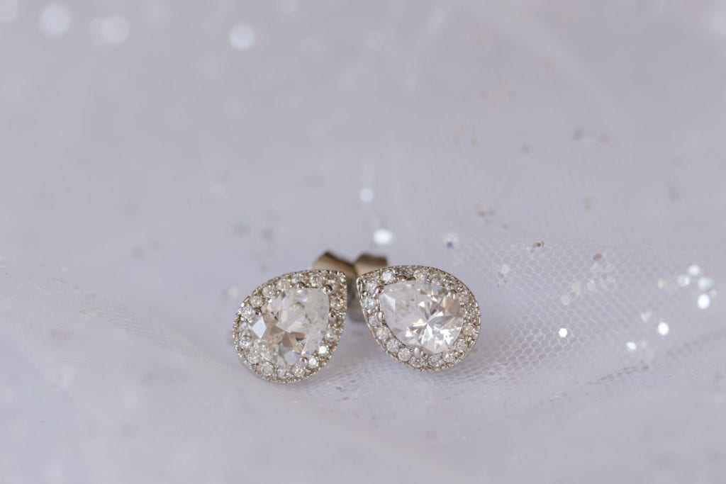 pear shaped diamond stud earrings