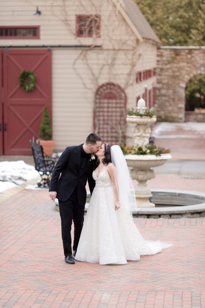 bride and groom kissing at ashford estate in new jersey