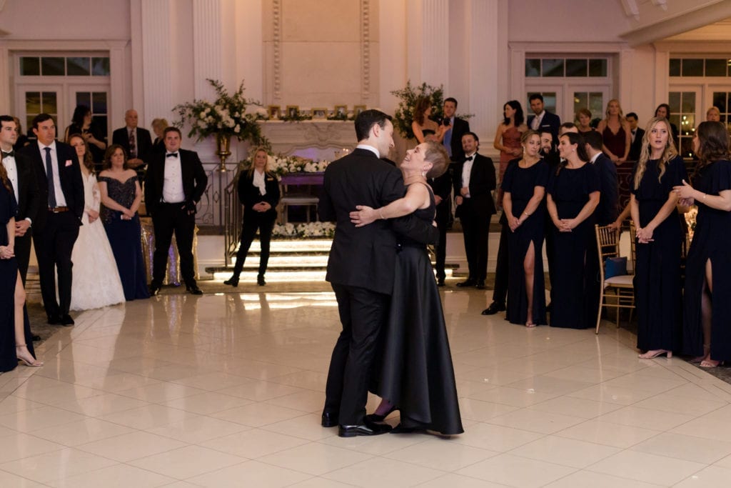 grooms dance with mother