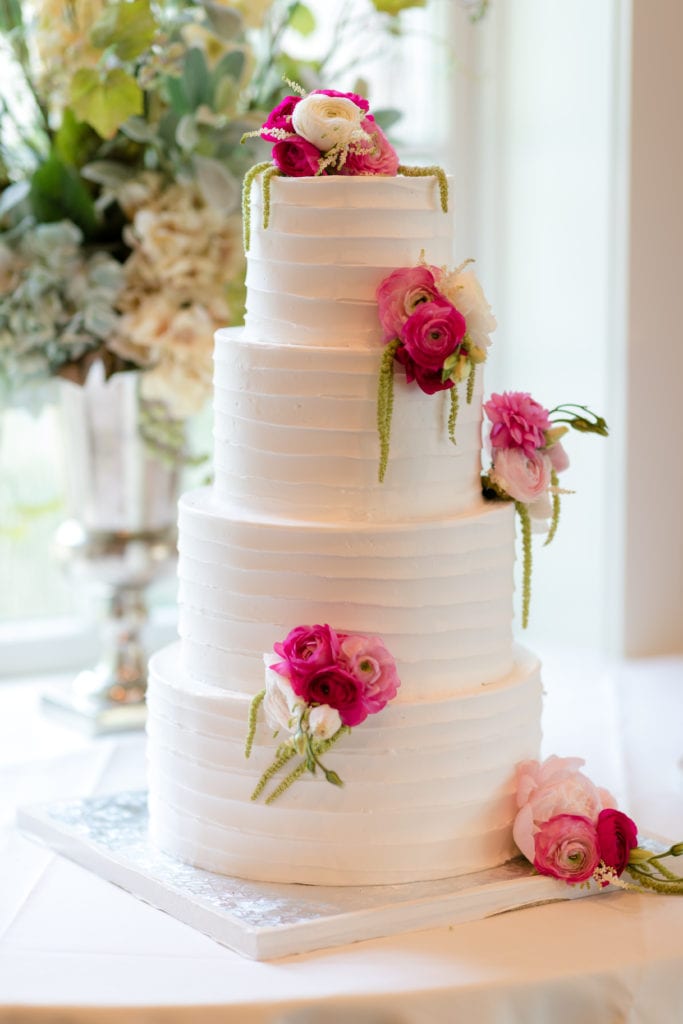 4 tiered vanilla icing wedding cake, A little cake
