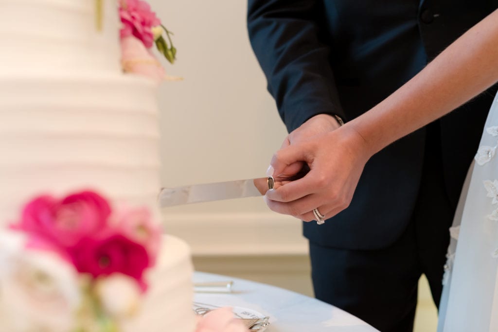 bride and groom cutting their cake, wedding cake cutting