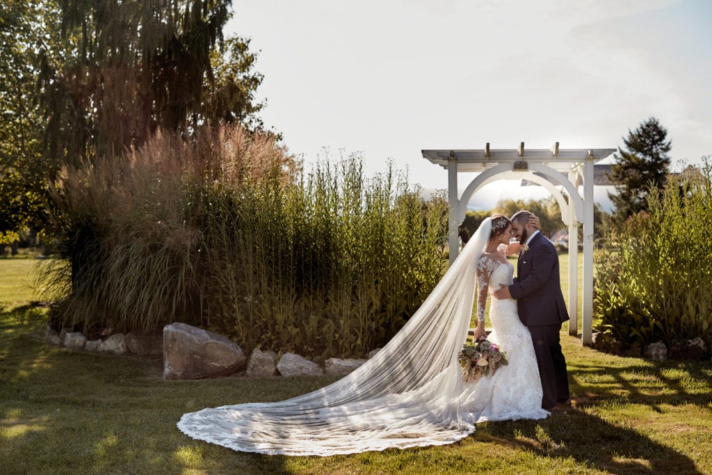 outdoorsy wedding, long wedding veil
