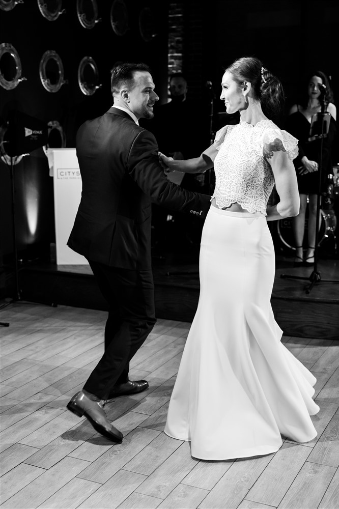 bride and groom dancing on dancefloor