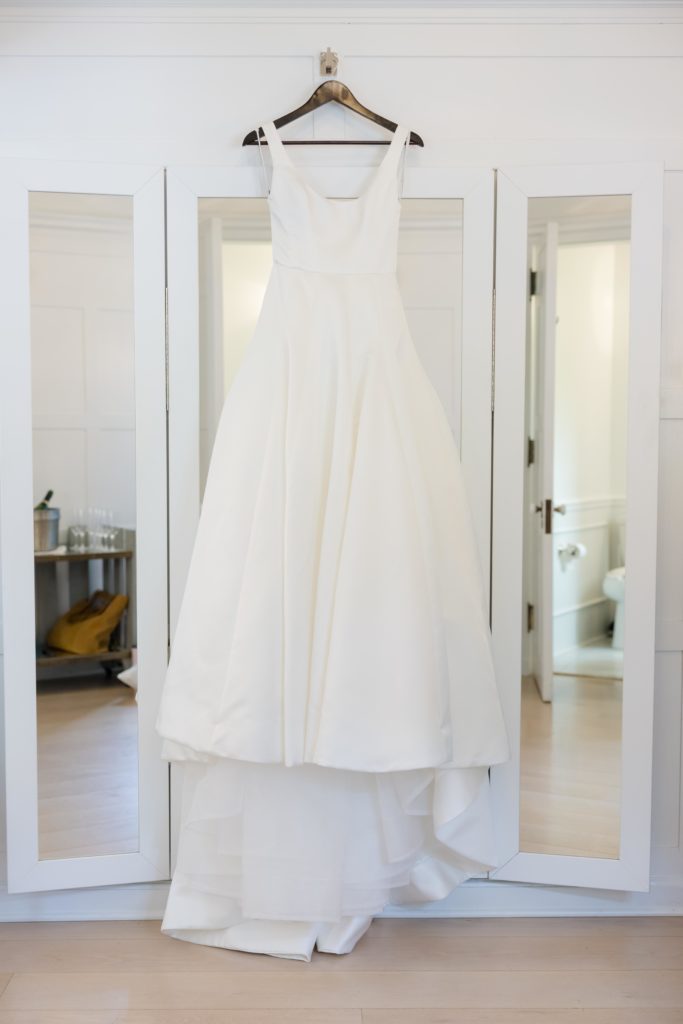 classic monique lhuillier wedding gown