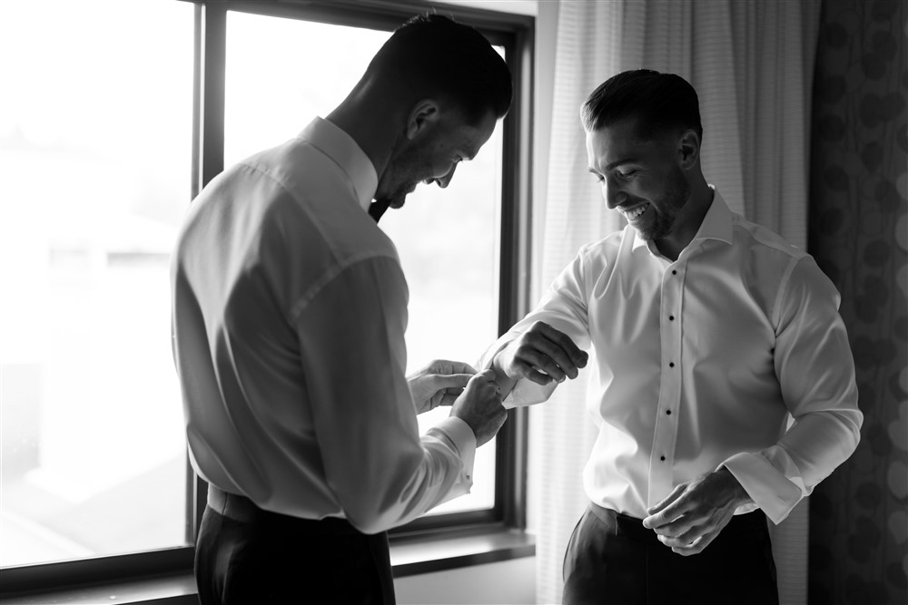 best man with groom getting ready